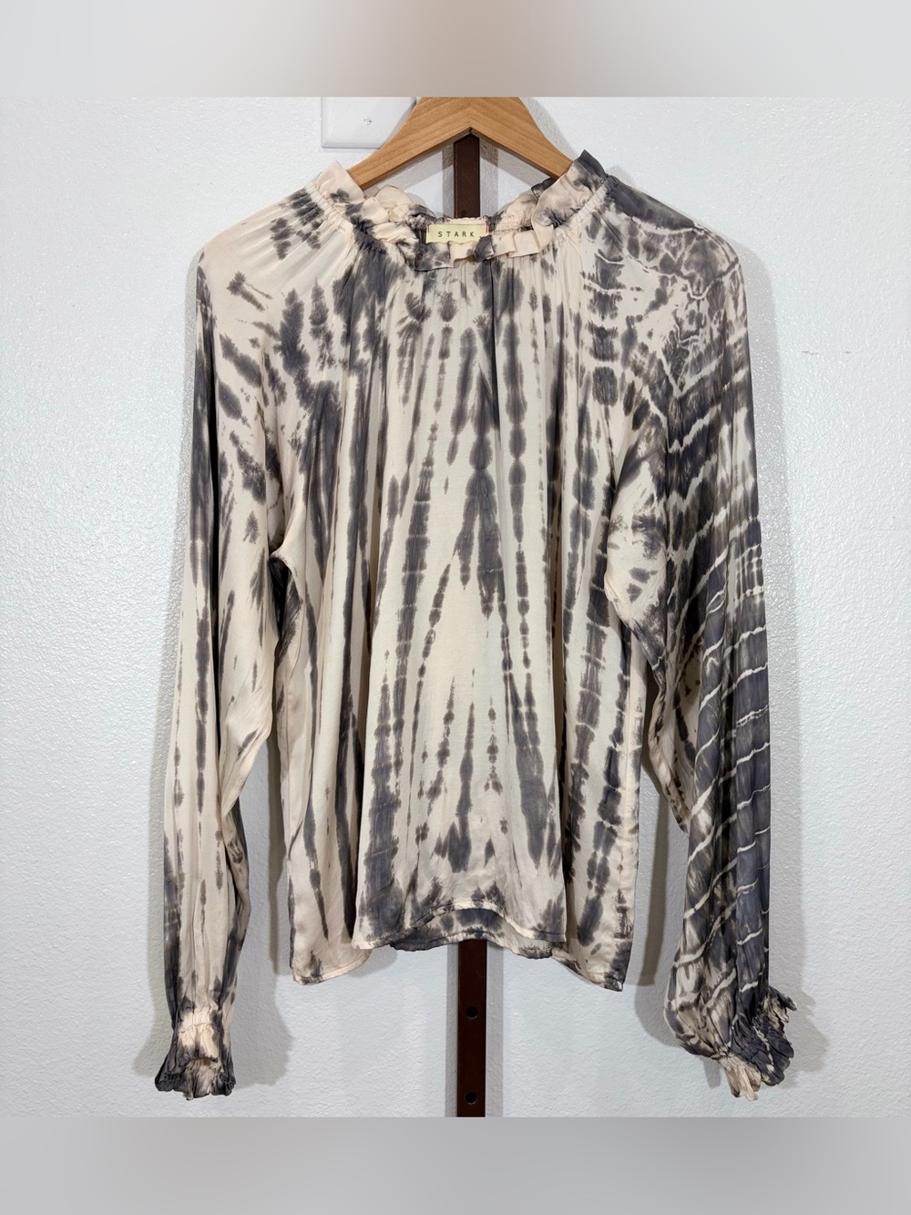 Stark X Silky White & Gray Tie Dye Blouse Size Small